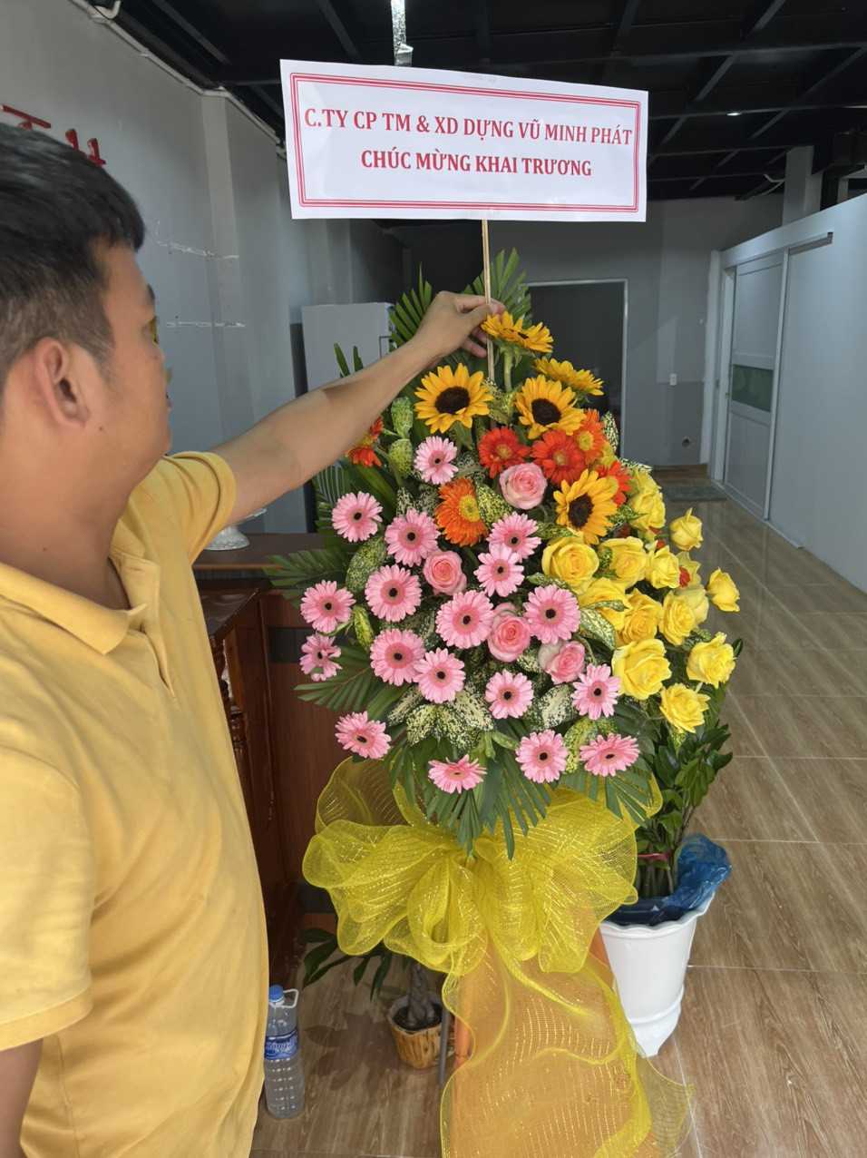 Vũ Minh Phát gửi hoa chúc mừng khai trương
