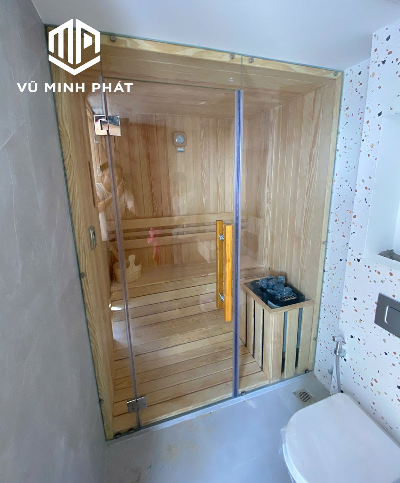 Mặt trước được thiết kế kính cường lực ngăn nước vào phòng